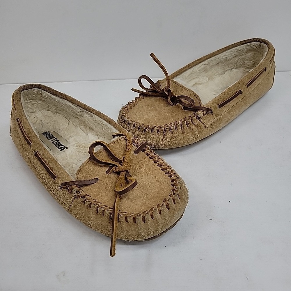 Minnetonka Women's Beige Suede Moccasin Sz 6 M 100% Leather Upper Faux Fur  Line